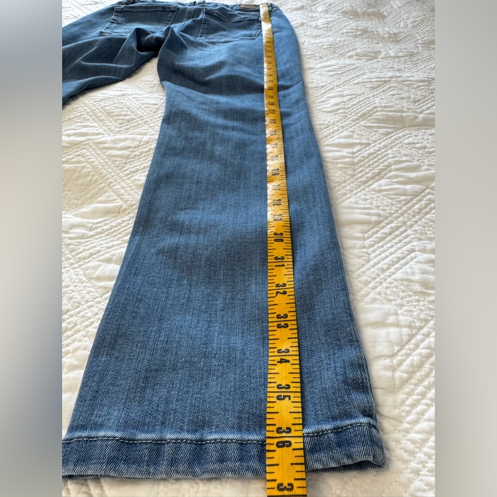 L.L. Bean EUC Light Wash BeanFlex Jeans Size 10P - Picture 9 of 10